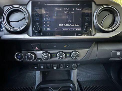 Used 2019 Toyota Tacoma TRD Off-Road w/ Technology Package image 45