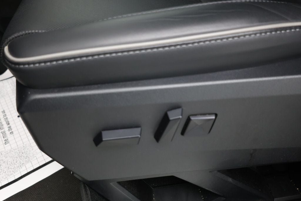 Used 2025 Tesla Cybertruck AWD Crew Cab image 8
