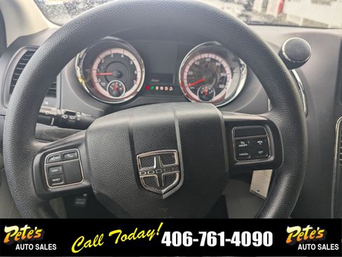 Used 2018 Dodge Grand Caravan SE w/ UConnect Hands-Free Group image 22