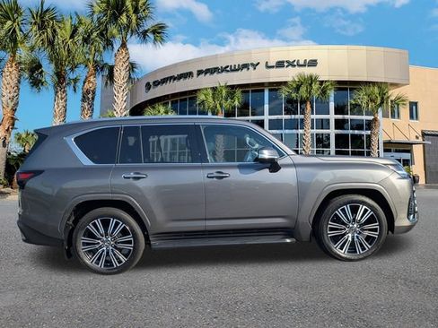 Certified 2024 Lexus LX 600 4WD w/ Luxury Package image 3