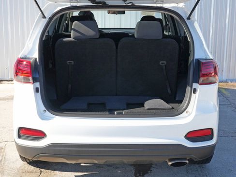 Used 2020 Kia Sorento LX image 9