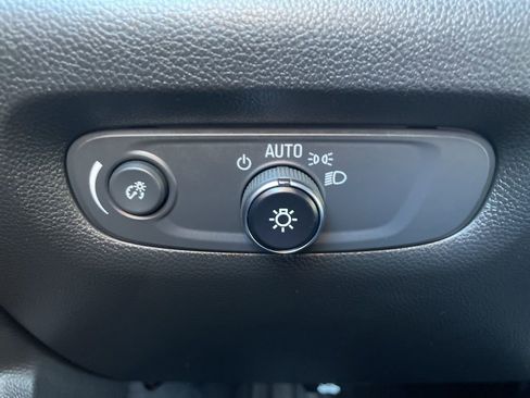 Used 2023 Chevrolet Traverse LT AWD/4WD image 27