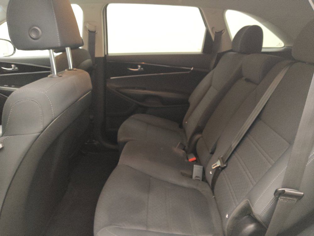 Used 2020 Kia Sorento L FWD image 18