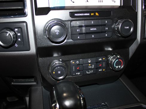 Used 2019 Ford F150 XLT w/ Equipment Group 302A Luxury AWD/4WD image 19