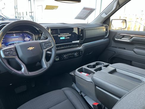 Used 2024 Chevrolet Silverado 1500 LT image 3