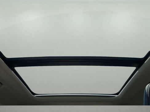 Certified 2025 Volvo XC40 B5 Plus w/ Protection Package Premier image 13