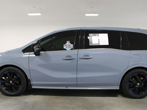 Used 2023 Honda Odyssey Sport image 7