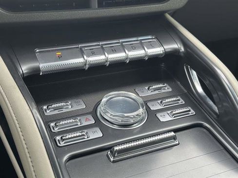 Used 2024 Lincoln Nautilus Premier image 19