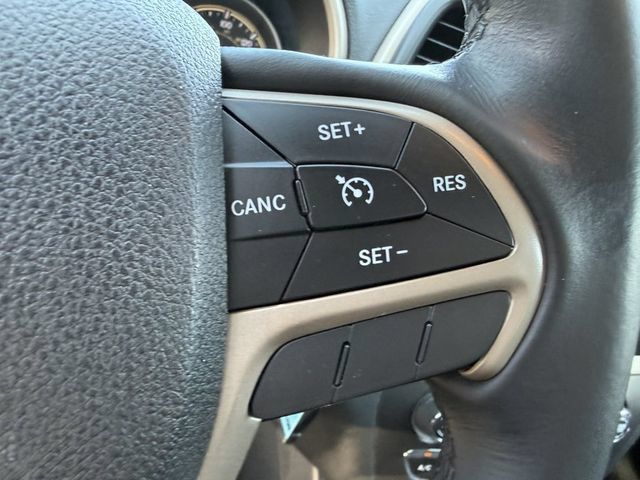 Used 2016 Jeep Cherokee Latitude AWD/4WD image 22
