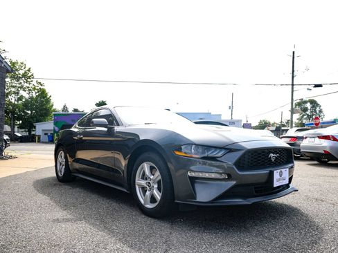 Used 2019 Ford Mustang Coupe RWD image 3