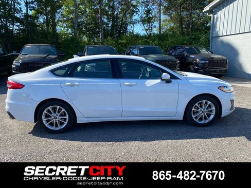 Used 2019 Ford Fusion SE FWD image 4