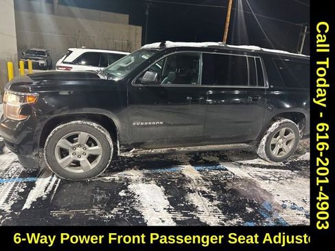 Used 2019 Chevrolet Suburban LT image 3