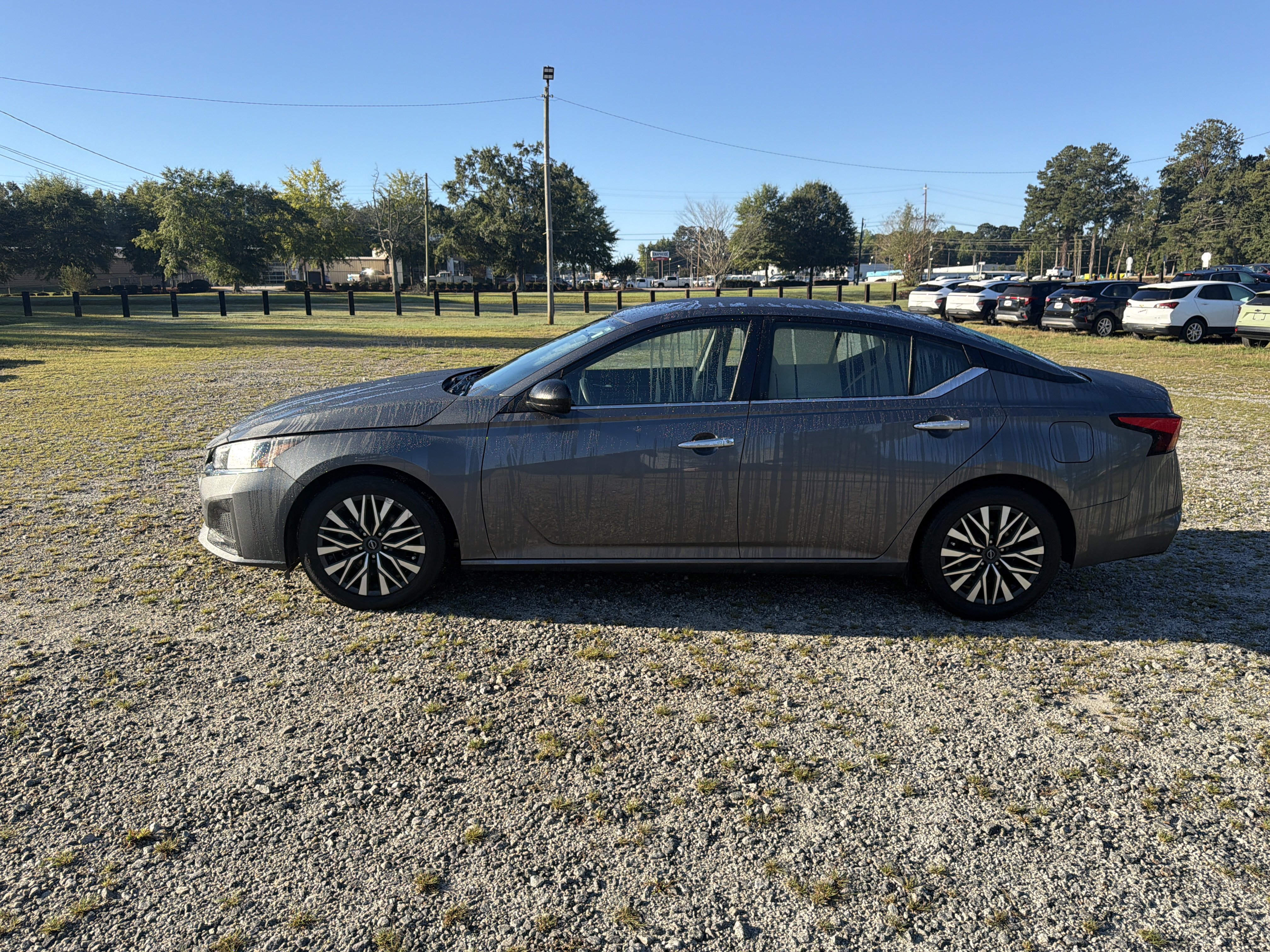 Used 2024 Nissan Altima 2.5 SV FWD image 8