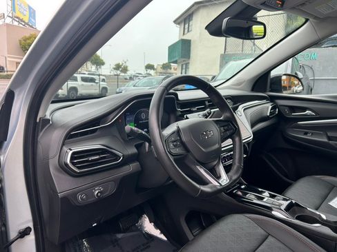 Used 2023 Chevrolet Bolt EUV LT w/ Convenience Package FWD image 12