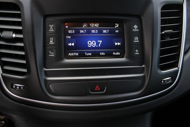 Used 2015 Chrysler 200 Limited FWD image 11