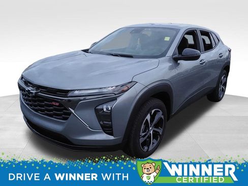 Certified 2025 Chevrolet Trax RS w/ Driver Confidence Package image 1