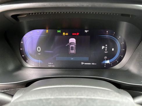 Used 2025 Volvo XC40 B5 Core image 15