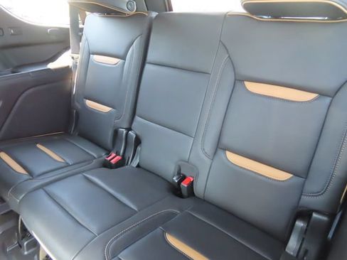 Used 2023 GMC Yukon AT4 w/ AT4 Premium Package AWD/4WD image 39