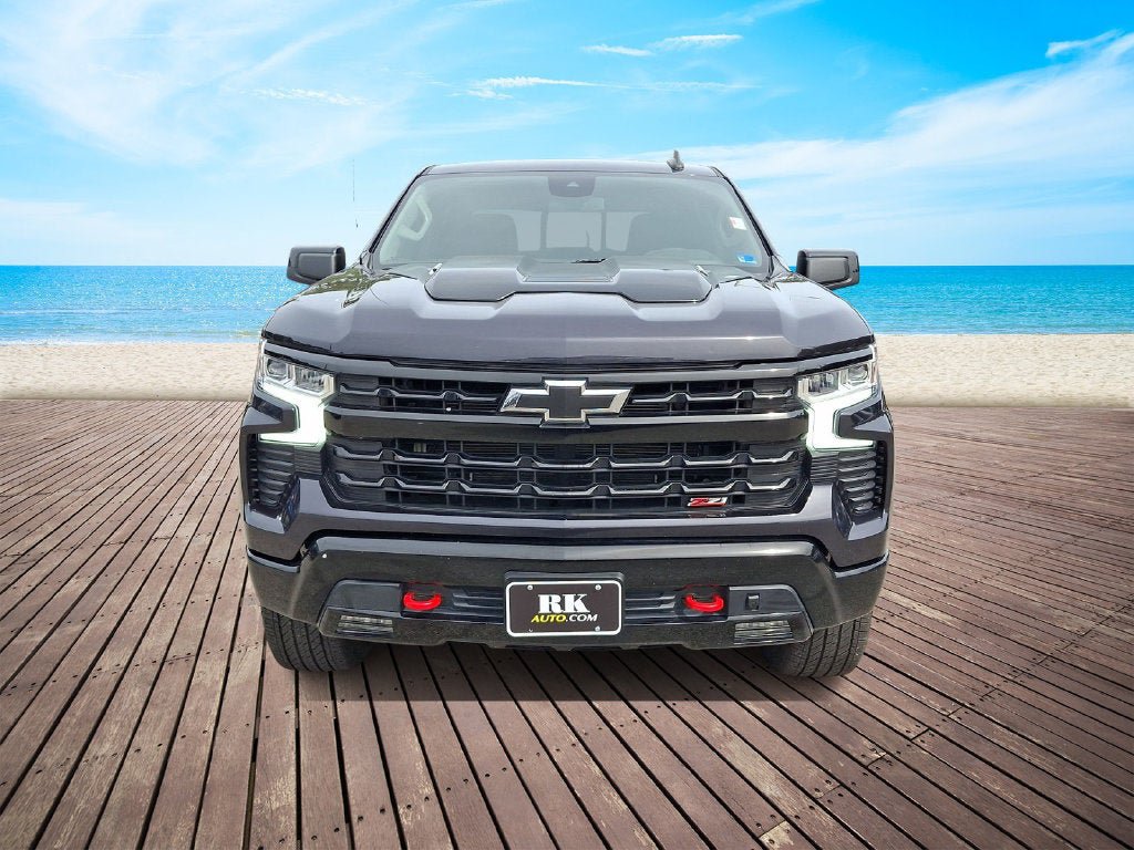 Used 2024 Chevrolet Silverado 1500 LT Trail Boss w/ Convenience Package II AWD/4WD image 2