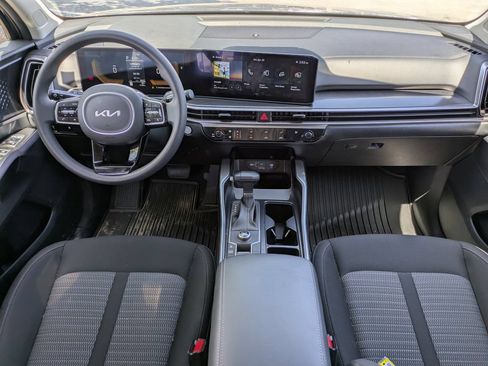 Certified 2025 Kia Sorento LX FWD image 11