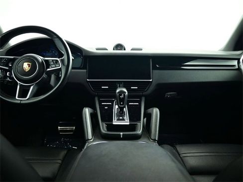 Used 2020 Porsche Cayenne S image 7