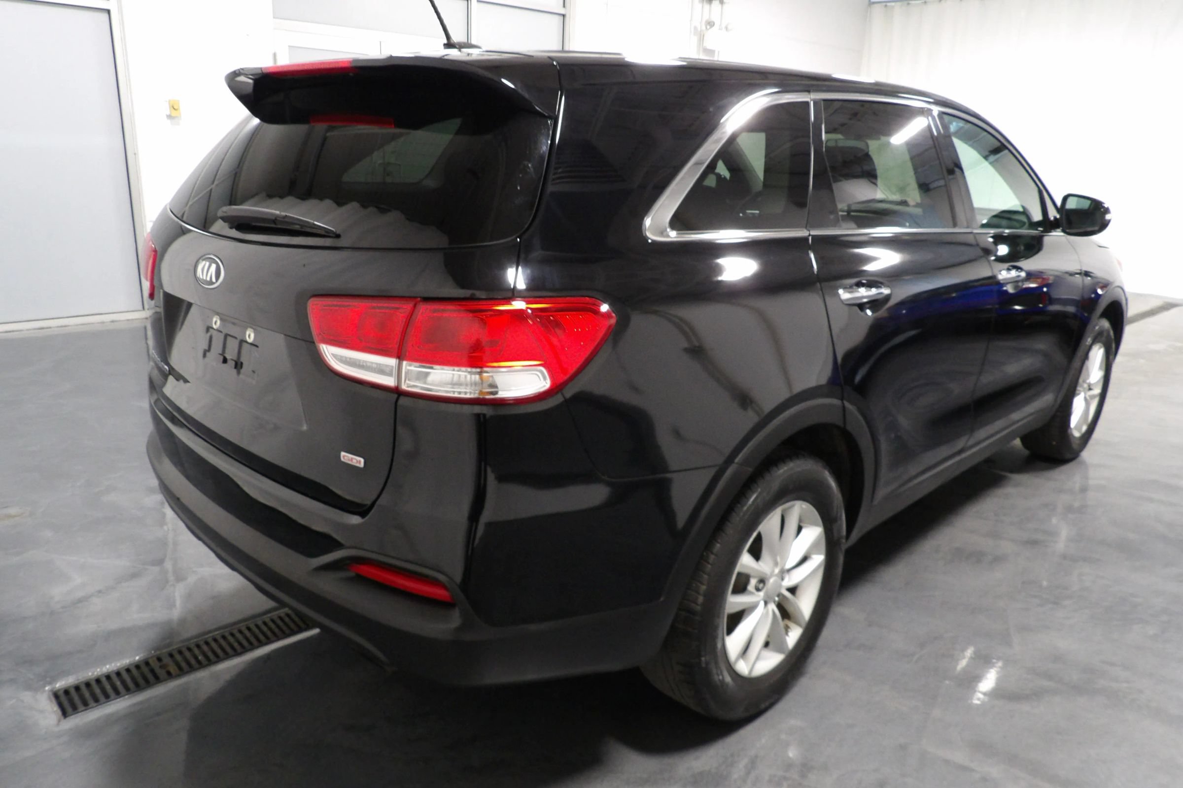 Used 2017 Kia Sorento L FWD image 4