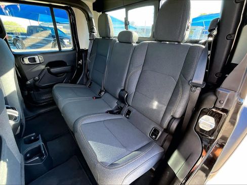 Used 2024 Jeep Gladiator Sport image 40