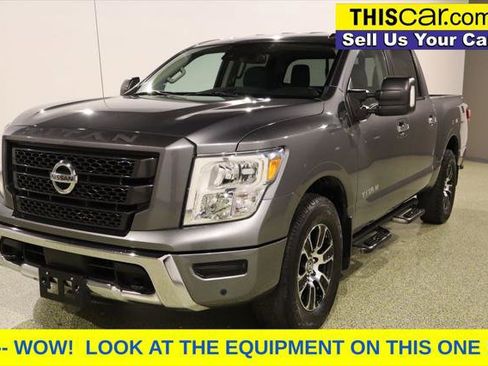 Used 2021 Nissan Titan SV w/ SV Convenience Package image 3
