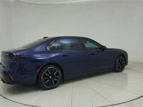 Used 2023 BMW i7 xDrive60 image 71