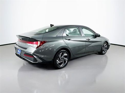 Certified 2025 Hyundai Elantra Sport image 8