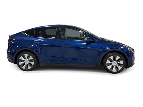Certified 2023 Tesla Model Y Long Range AWD/4WD image 7