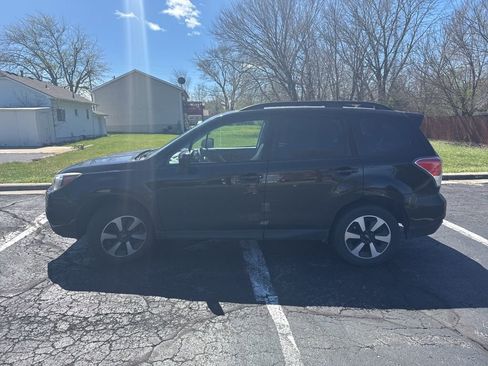 Used 2017 Subaru Forester 2.5i Premium w/ All-Weather Package image 5