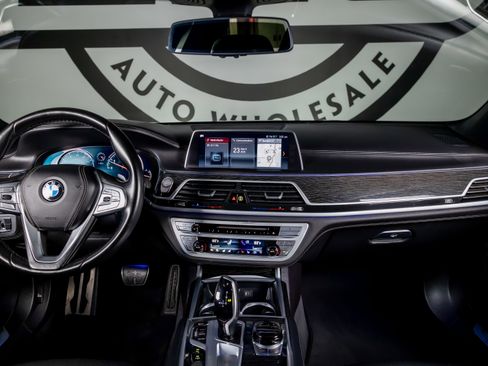 Used 2019 BMW 740i w/ Executive Package image 2