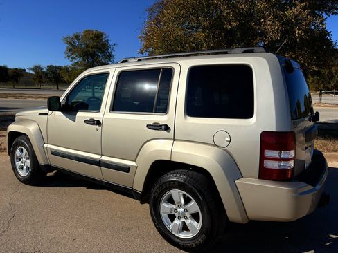 Used 2010 Jeep Liberty Sport w/ Popular Equipment Group image 2