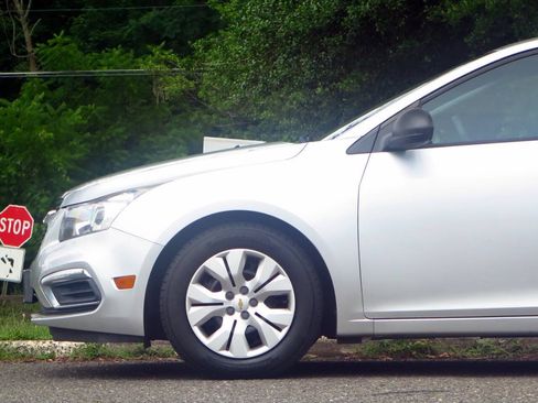 Used 2015 Chevrolet Cruze LS FWD image 21