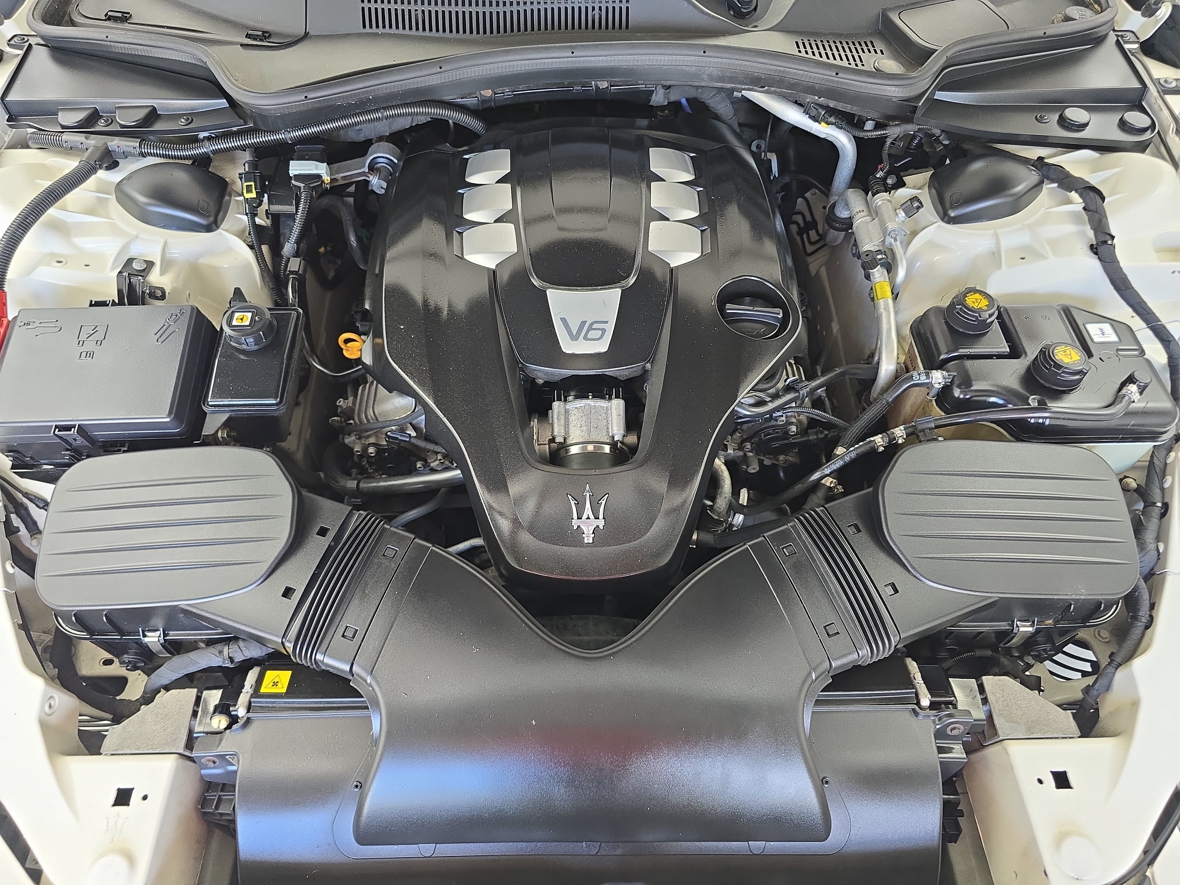 Used 2014 Maserati Ghibli RWD image 30