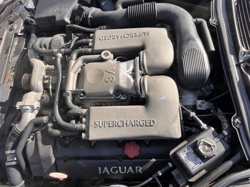 Used 2001 Jaguar XK8 Convertible image 31