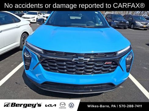 Used 2024 Chevrolet Trax RS w/ Driver Confidence Package FWD image 2