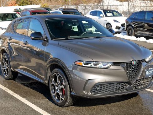 Used 2024 Alfa Romeo Tonale Veloce w/ Active Assist Package image 9