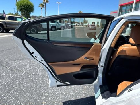 Used 2025 Lexus ES 350 w/ Premium Package FWD image 17