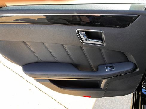 Used 2010 Mercedes-Benz E 550 4MATIC Sedan image 17