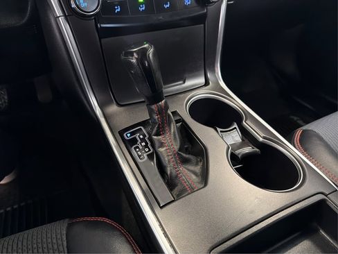 Used 2017 Toyota Camry SE w/ Moonroof Package FWD image 19