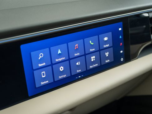 Certified 2025 Porsche Macan Electric image 22