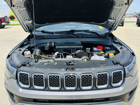 Used 2023 Jeep Compass Latitude AWD/4WD image 38
