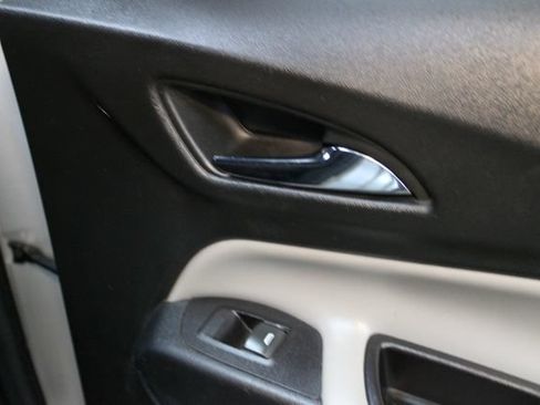 Used 2019 Chevrolet Equinox LT AWD/4WD image 13