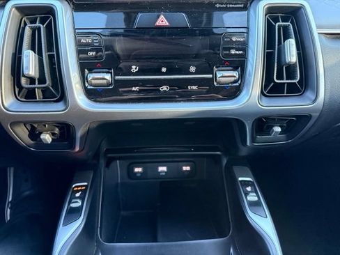 Used 2021 Kia Sorento S w/ Panoramic Sunroof Package FWD image 23