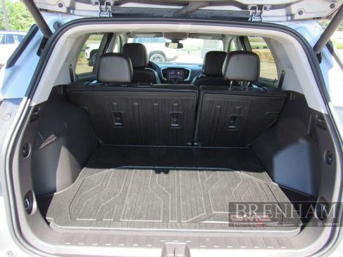 Used 2024 GMC Terrain SLT w/ Elevation Edition FWD image 16