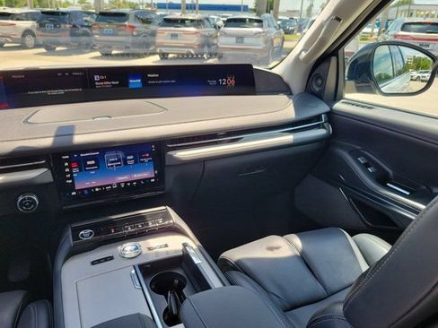 Certified 2025 Lincoln Navigator L Reserve AWD/4WD image 24