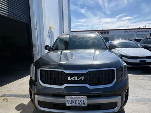 Certified 2024 Kia Telluride EX w/ EX Captain's Chair Package FWD image 9