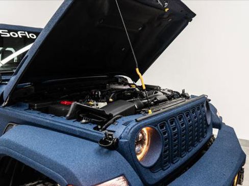 Used 2025 Jeep Gladiator Sport image 38